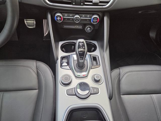 Used 2024 Alfa Romeo Giulia Ti AWD/4WD image 39