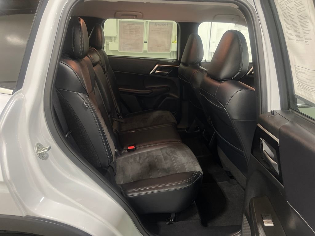 Used 2024 Mitsubishi Outlander SE image 24