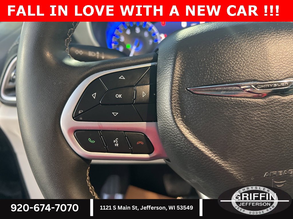 Used 2022 Chrysler Pacifica Touring-L image 22