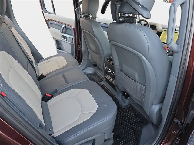 Used 2023 Land Rover Defender 130 X-Dynamic SE image 11