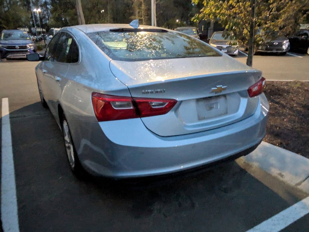 Used 2018 Chevrolet Malibu LT w/ Driver Confidence Package image 4