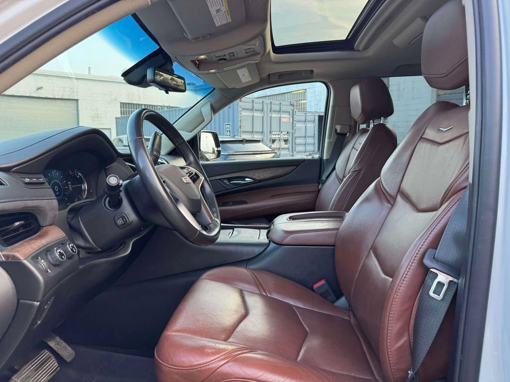 Used 2018 Cadillac Escalade Premium Luxury AWD/4WD image 16