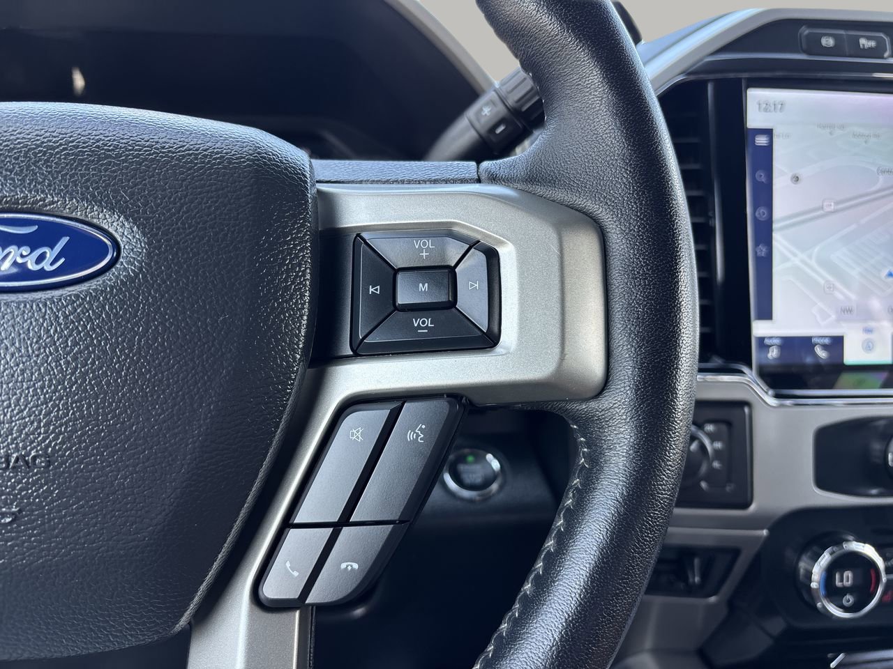 Used 2022 Ford F250 Lariat w/ Black Appearance Package AWD/4WD image 29