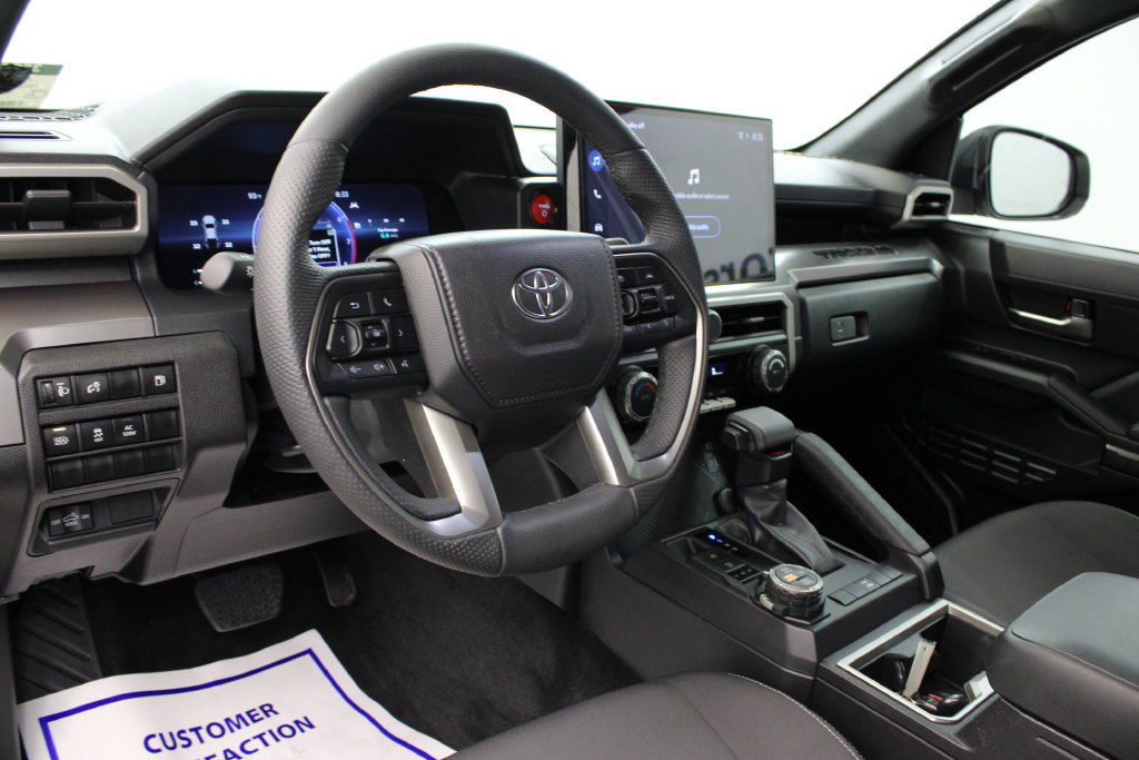Used 2025 Toyota Tacoma TRD Off-Road AWD/4WD image 15
