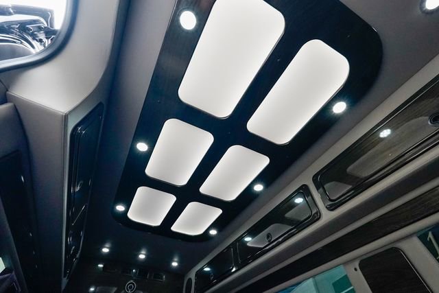 Used 2018 Mercedes-Benz Sprinter 3500 image 62