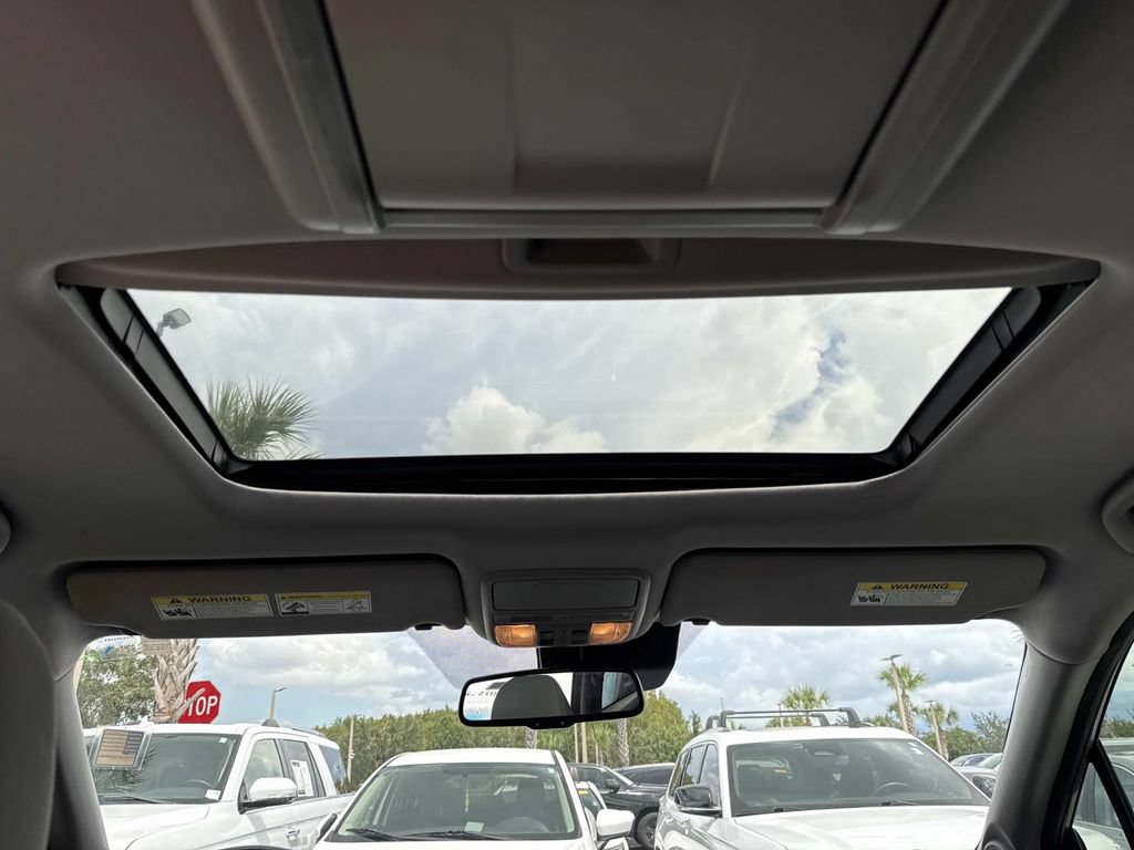 Used 2017 Honda Pilot Touring image 18