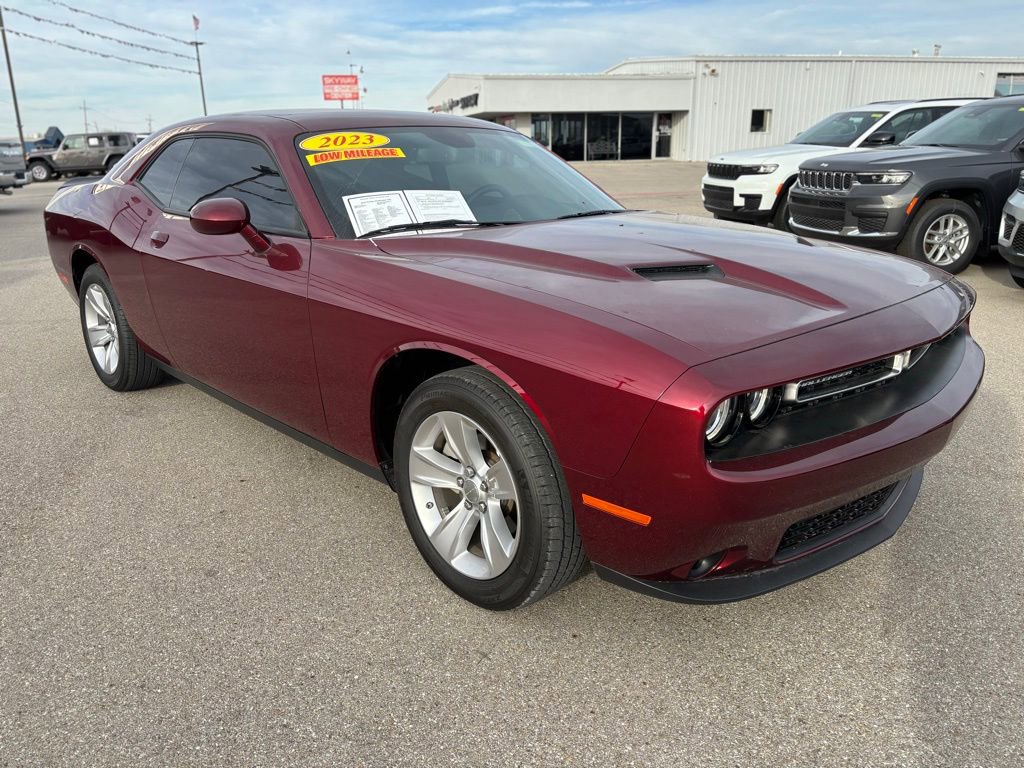 Used 2023 Dodge Challenger SXT image 3