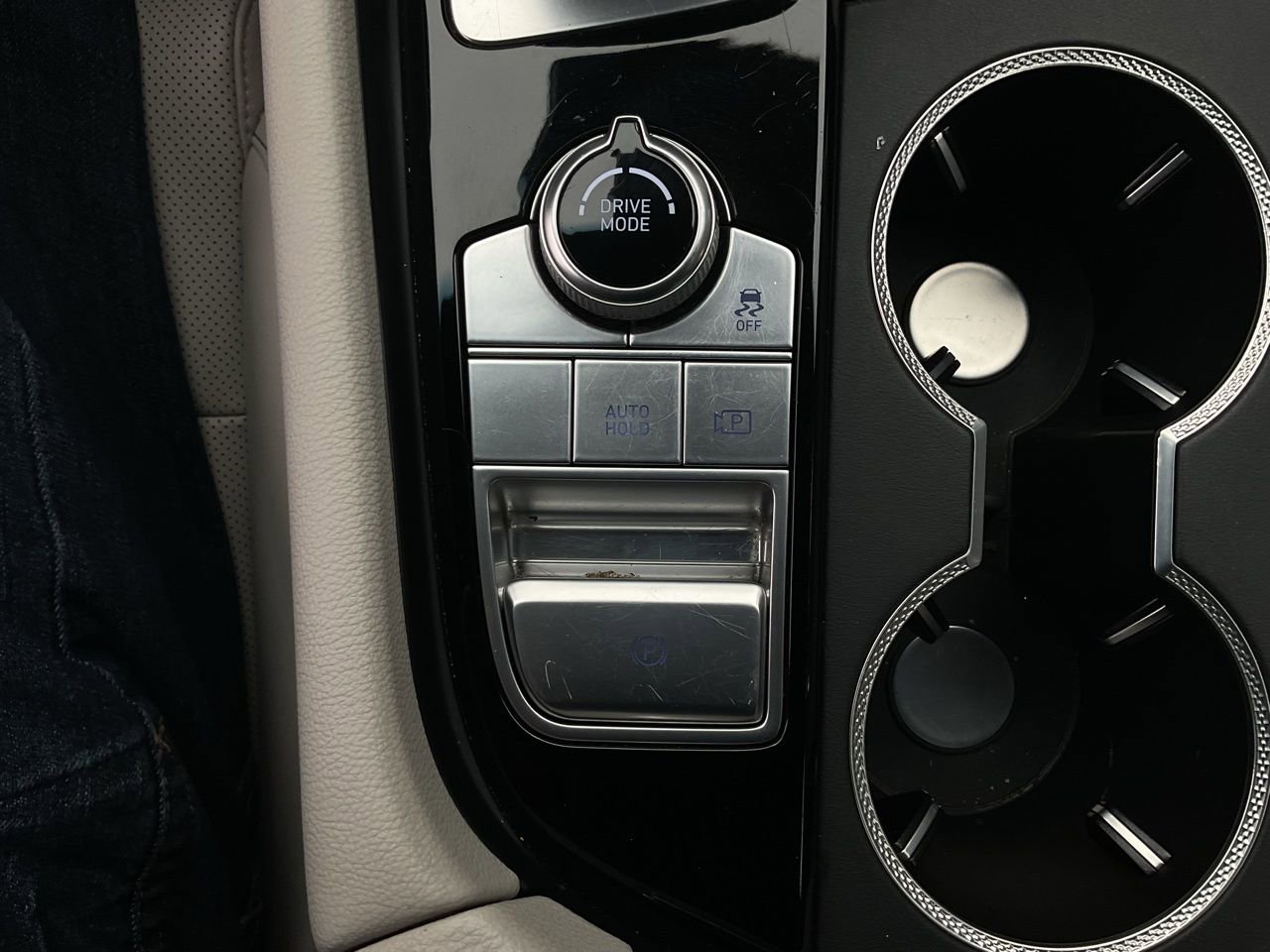 Used 2025 Genesis G70 2.5T RWD image 24