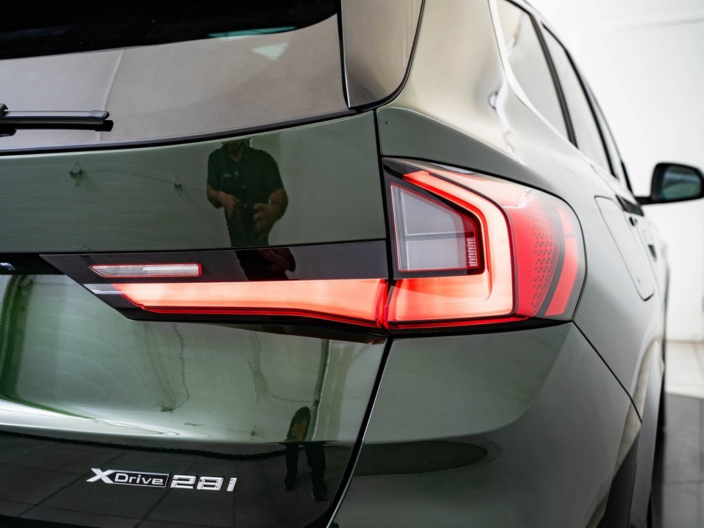 Used 2024 BMW X1 xDrive28i w/ Premium Package image 9