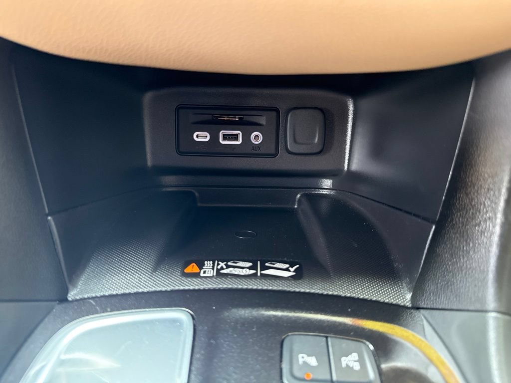 Used 2023 Chevrolet Equinox Premier FWD image 17