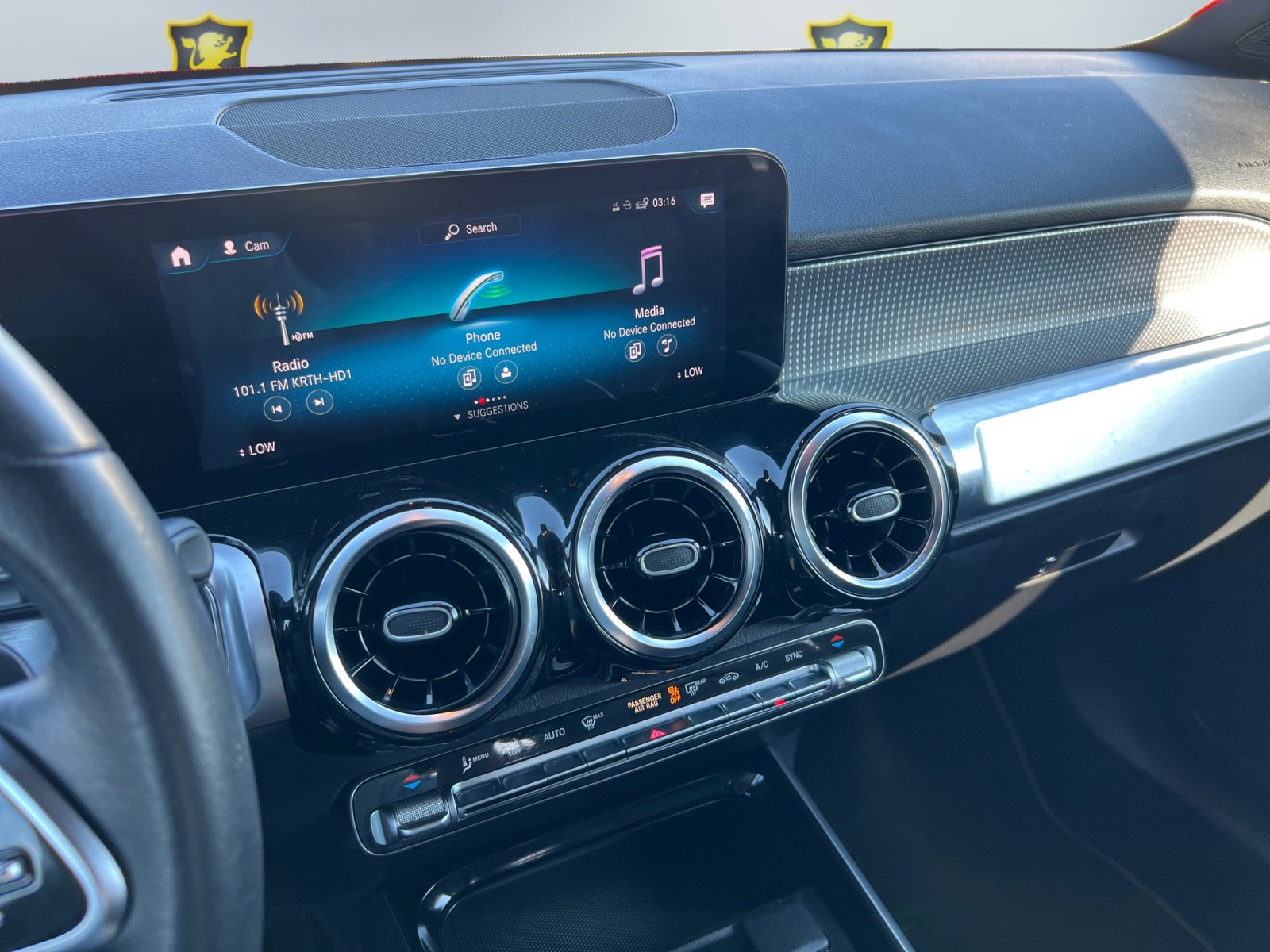 Used 2022 Mercedes-Benz GLB 250 w/ Premium Package Lite image 15