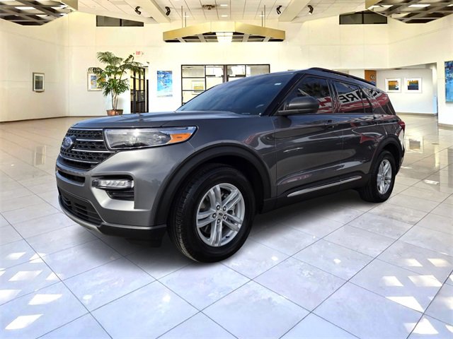 Used 2023 Ford Explorer XLT w/ Equipment Group 202A image 3