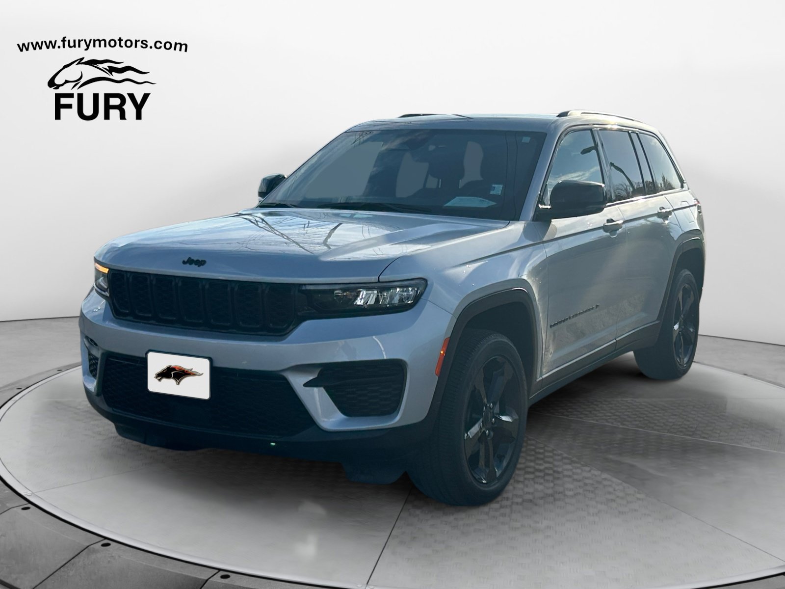Used 2025 Jeep Grand Cherokee Altitude AWD/4WD image 8