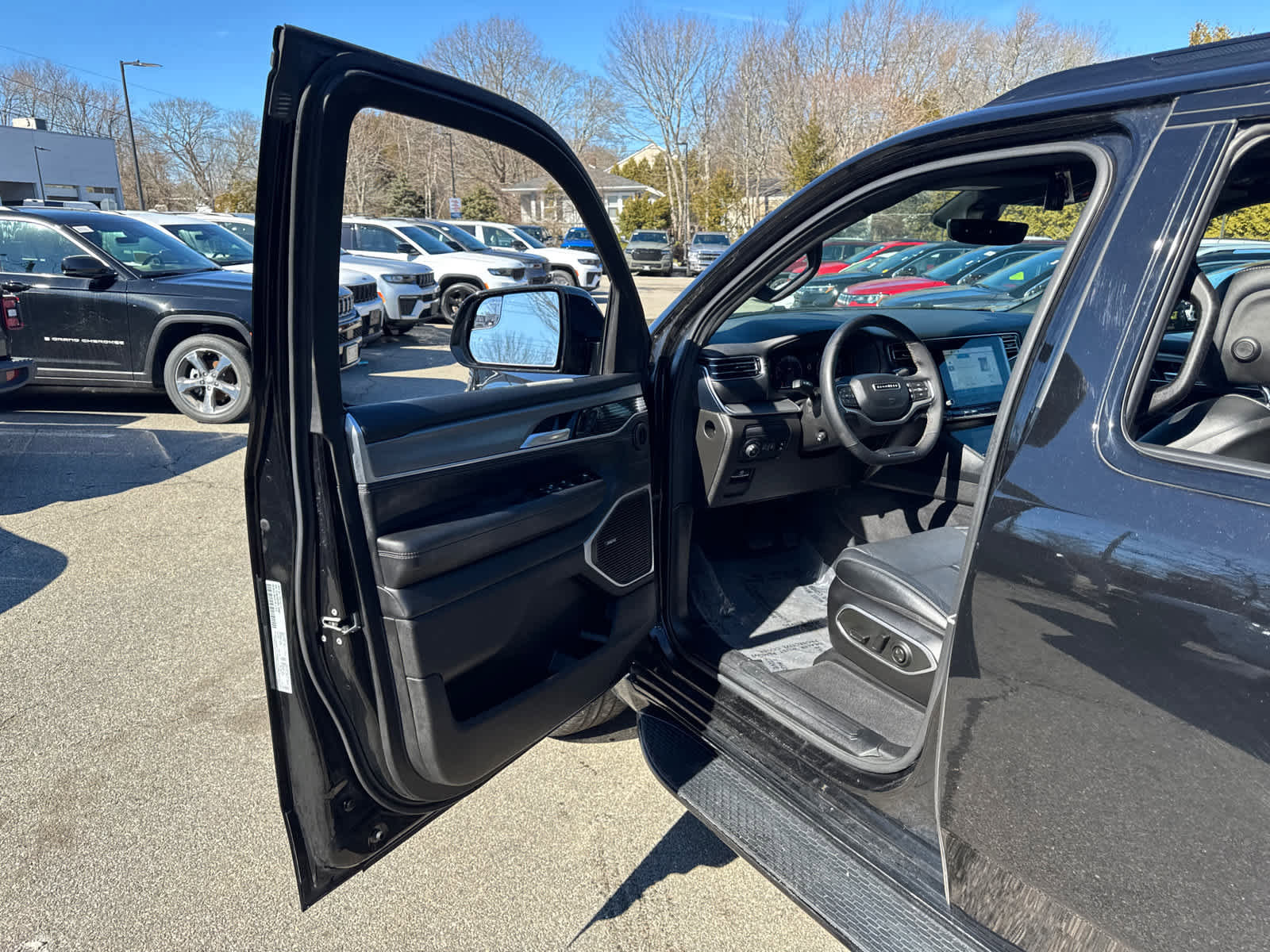 Used 2024 Jeep Wagoneer Series II image 11