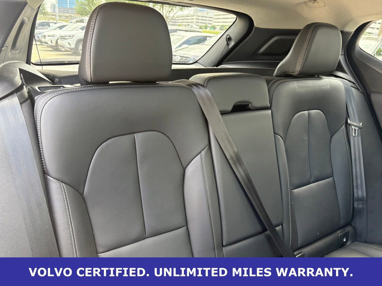 Certified 2025 Volvo XC40 B5 Plus AWD/4WD image 32