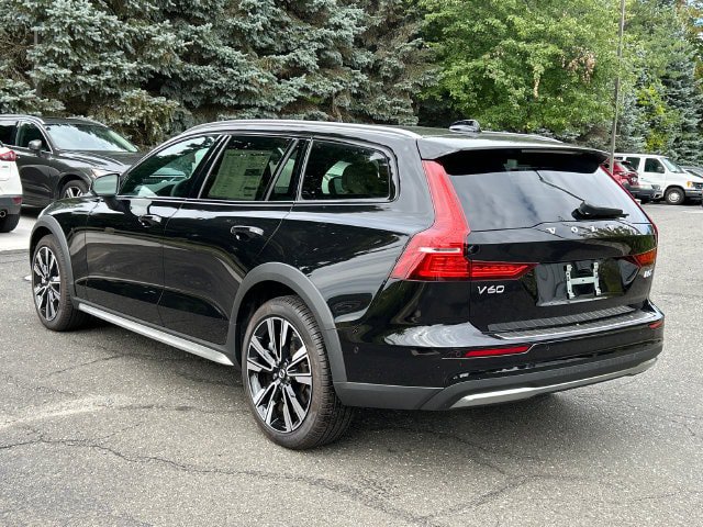 New 2026 Volvo V60 B5 Cross Country Ultra w/ Protection Package Premier AWD/4WD image 2
