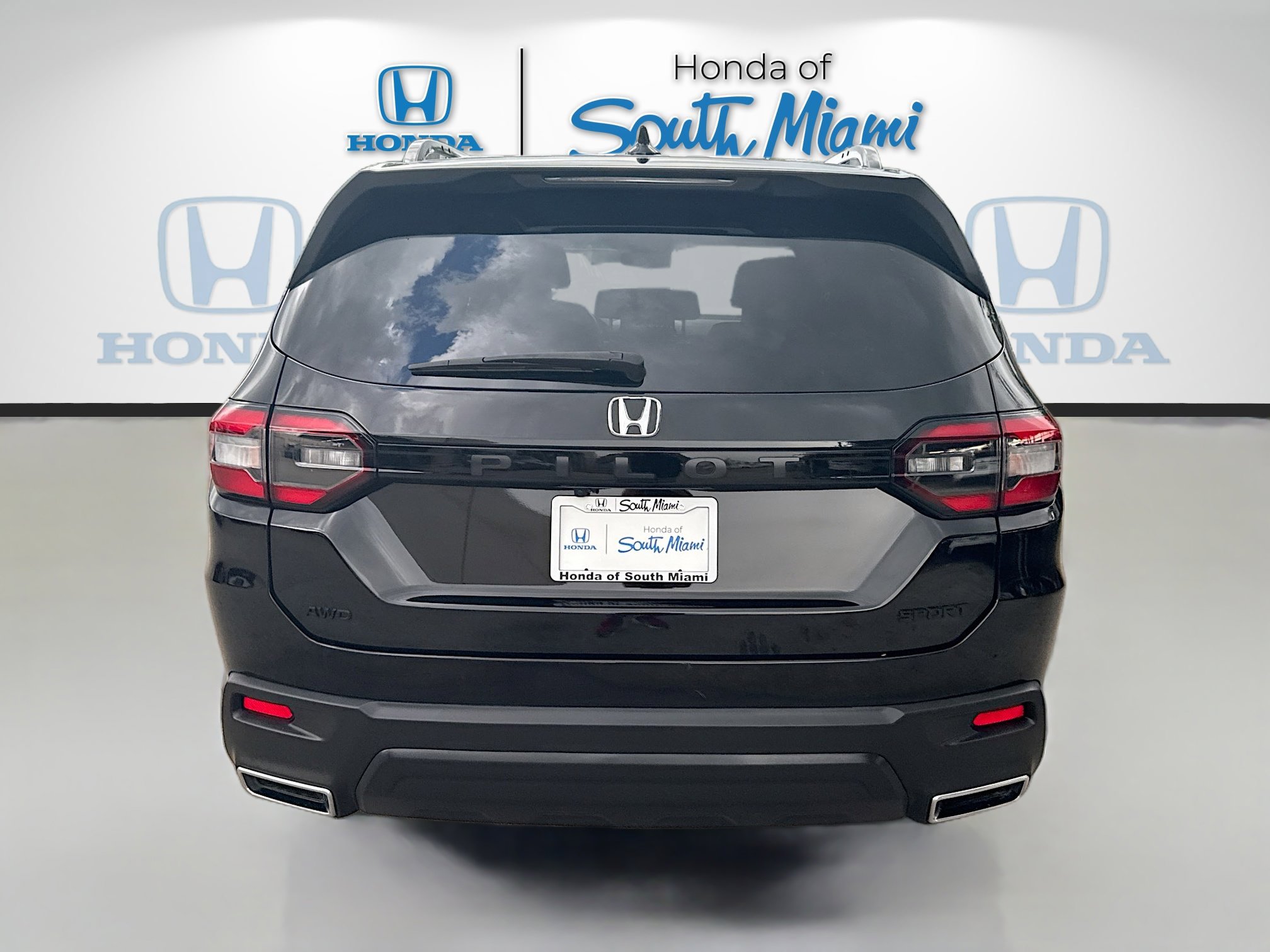 Certified 2025 Honda Pilot Sport image 6