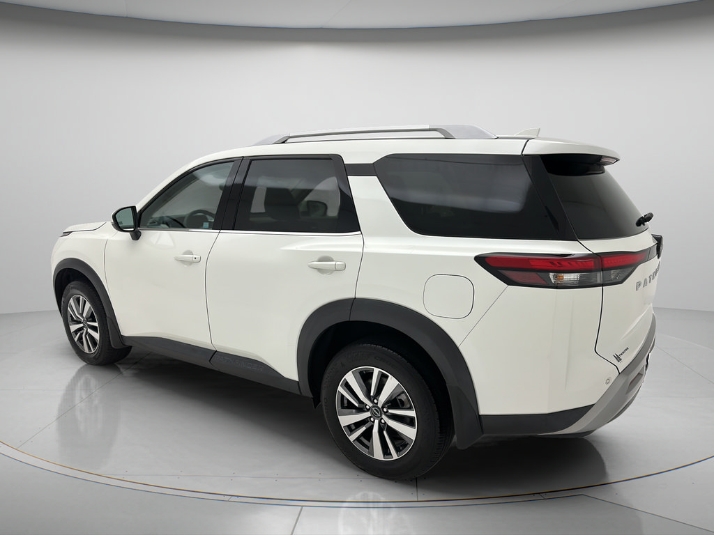 Used 2024 Nissan Pathfinder SL AWD/4WD image 4