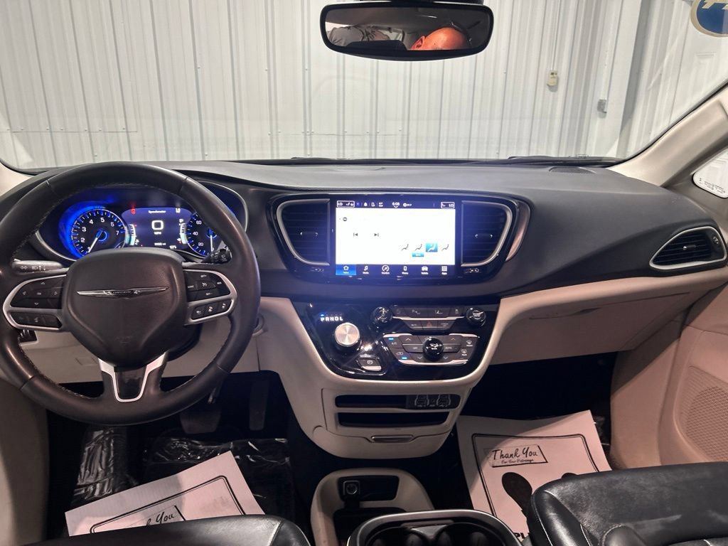 Used 2024 Chrysler Pacifica Touring-L FWD image 23
