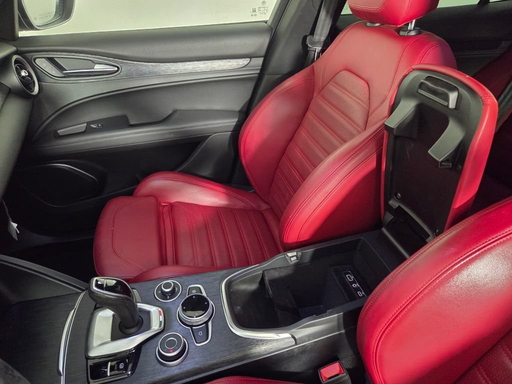 Used 2023 Alfa Romeo Stelvio Sprint RWD image 20