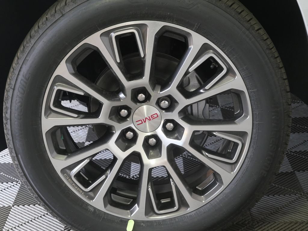 New 2026 GMC Yukon XL Denali w/ Denali Reserve Package AWD/4WD image 9