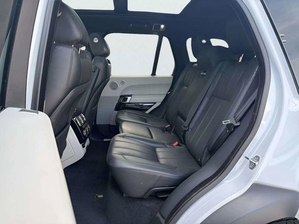 Used 2016 Land Rover Range Rover HSE image 25