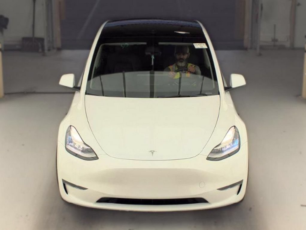 Used 2023 Tesla Model Y Long Range AWD/4WD image 2