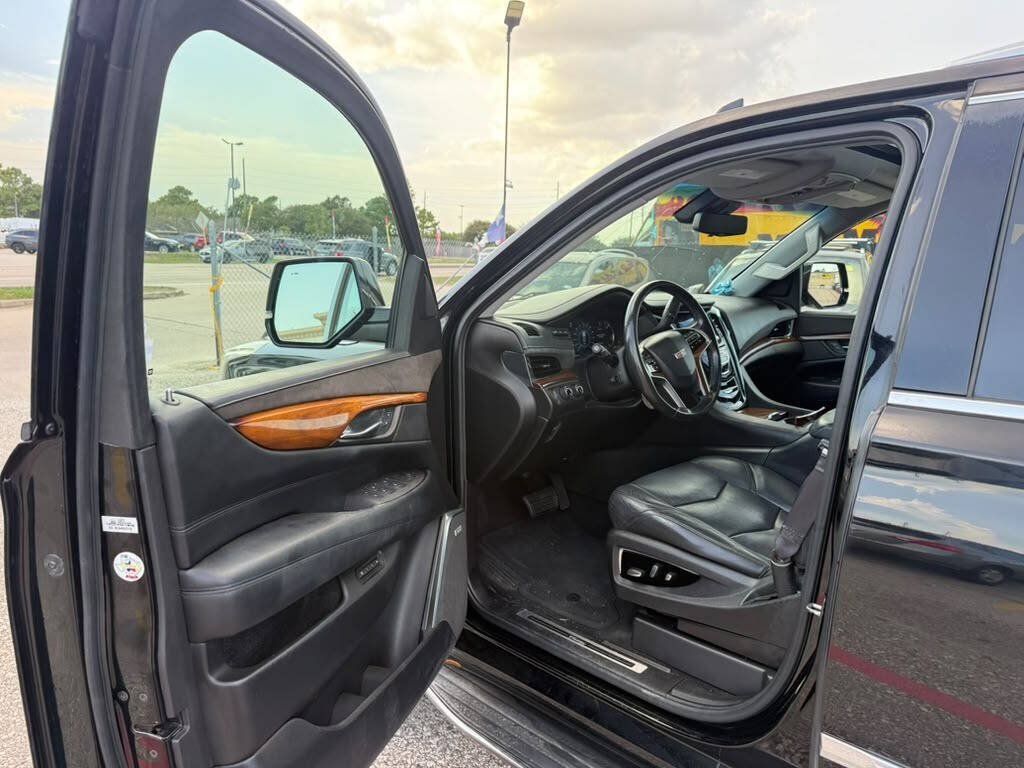 Used 2017 Cadillac Escalade ESV Premium Luxury AWD/4WD image 32