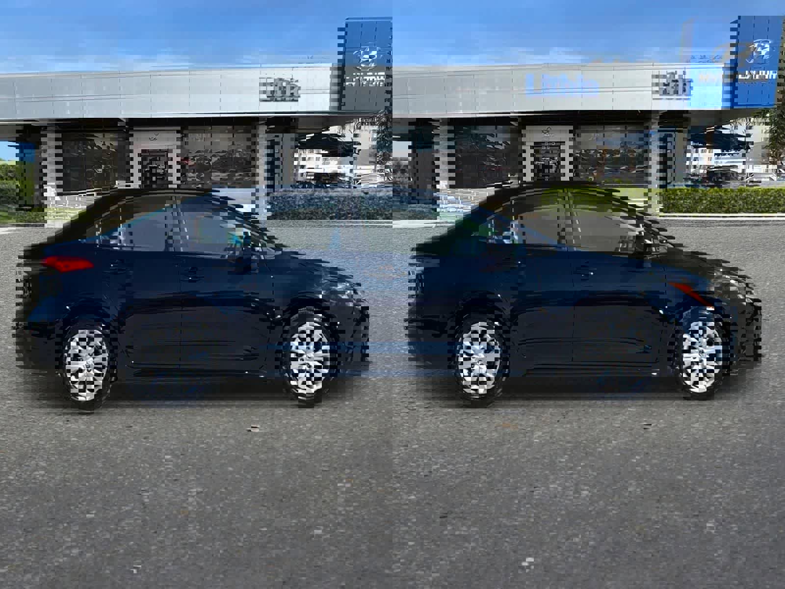 Used 2025 Toyota Corolla LE image 9