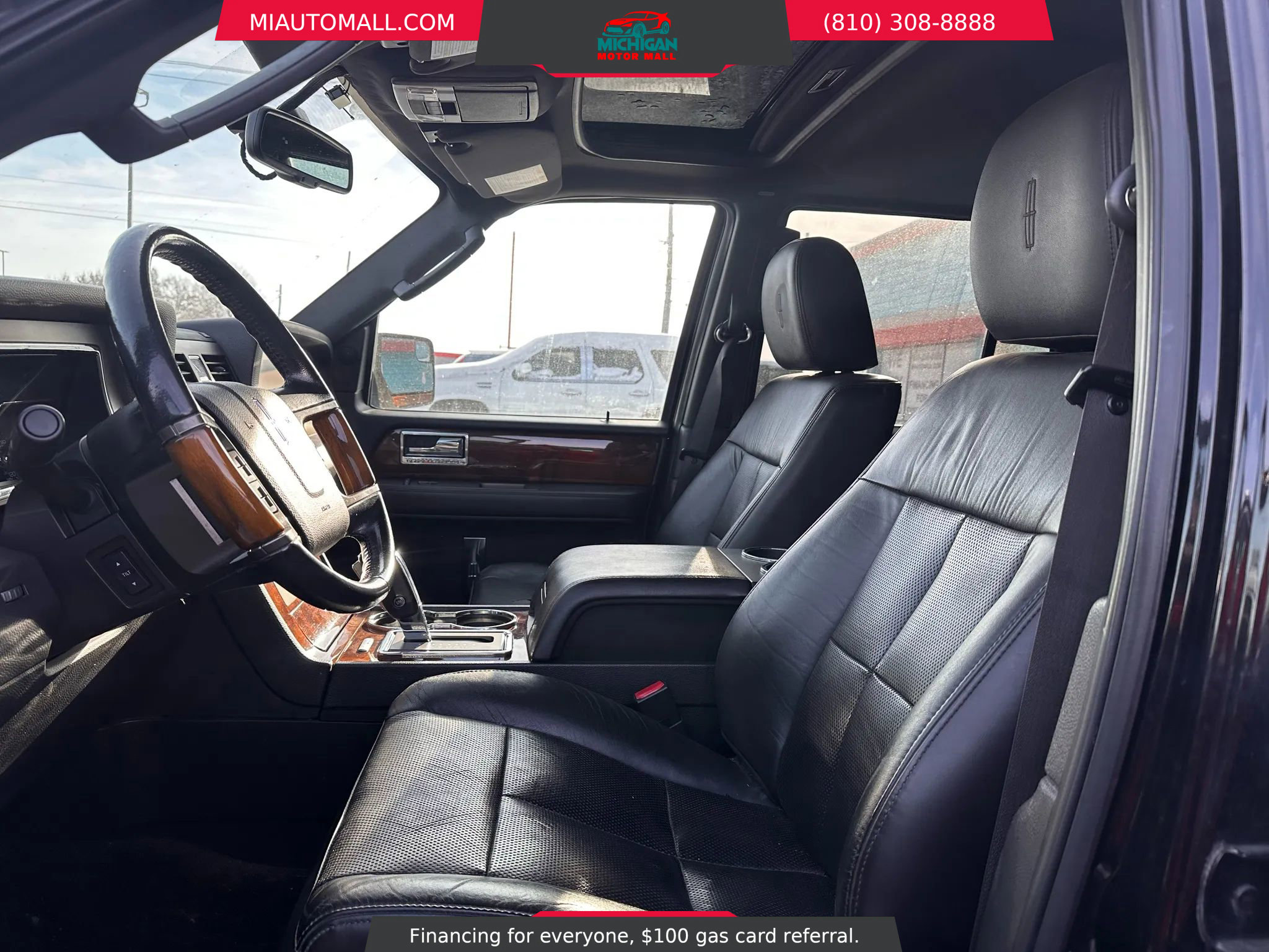 Used 2014 Lincoln Navigator Sport Utility 4D image 10