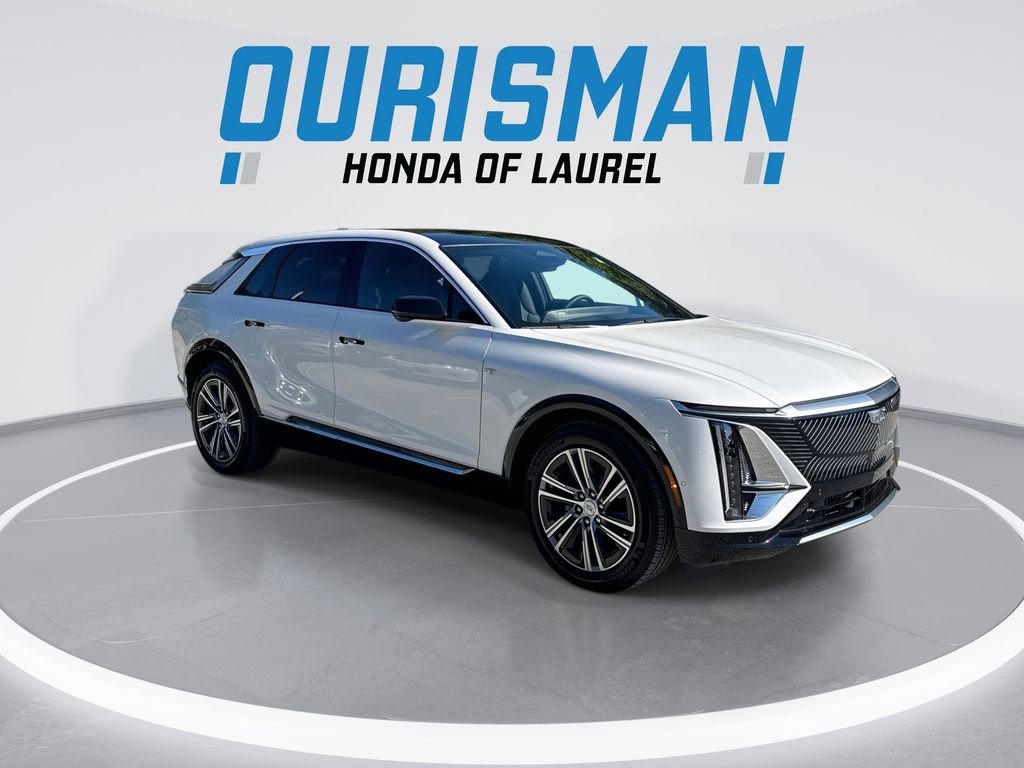 Used 2025 Cadillac Lyriq Luxury w/ LPO, Floor Liner Package AWD/4WD image 2