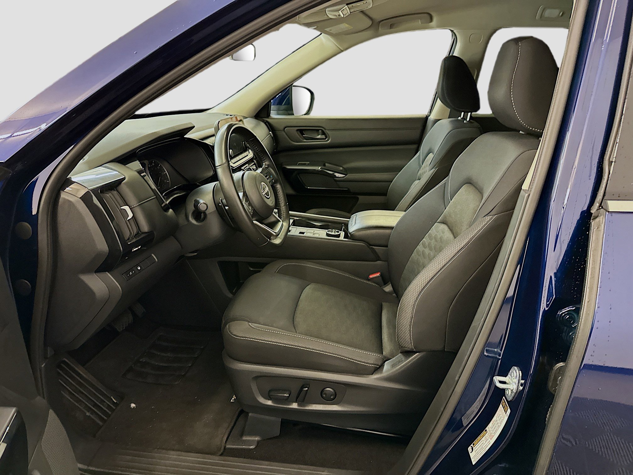 Used 2024 Nissan Pathfinder SV image 13