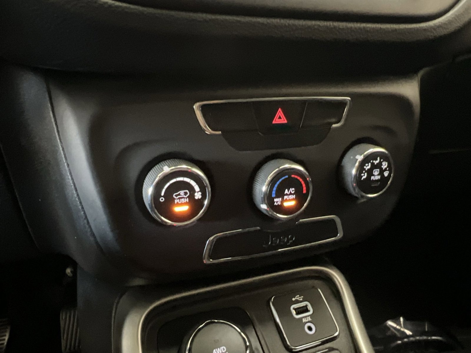 Used 2018 Jeep Compass Latitude AWD/4WD image 24