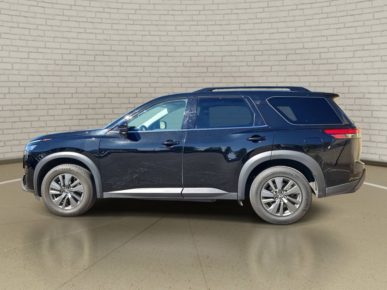 Used 2024 Nissan Pathfinder SV image 8
