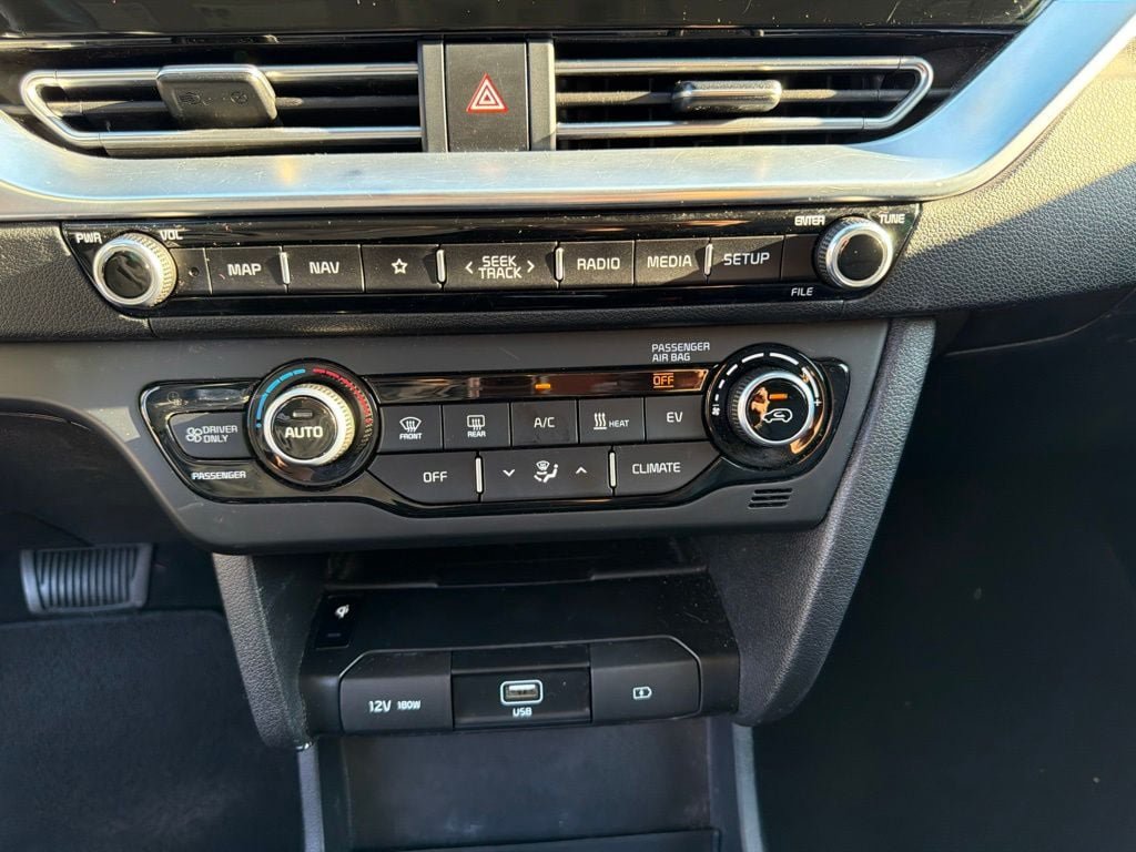 Certified 2022 Kia Niro EX Premium w/ Cold Weather Package FWD image 21