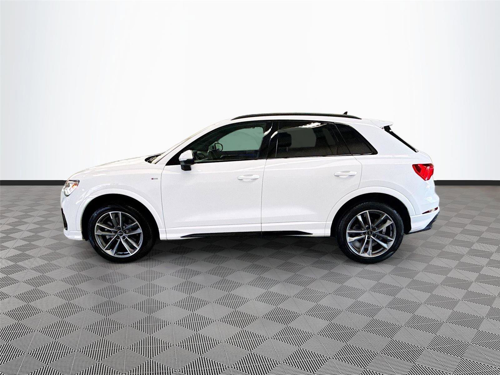 Certified 2024 Audi Q3 2.0T Premium Plus AWD/4WD image 4