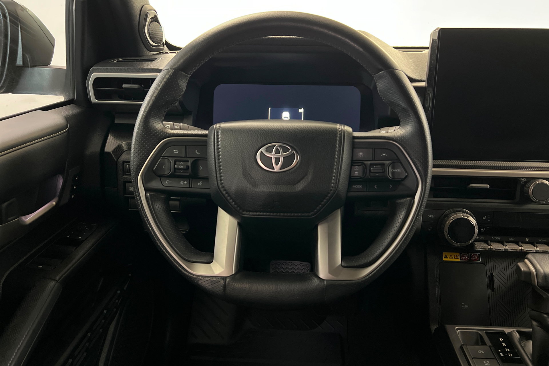 Used 2025 Toyota 4Runner Limited w/ Tow Technology Package AWD/4WD image 13