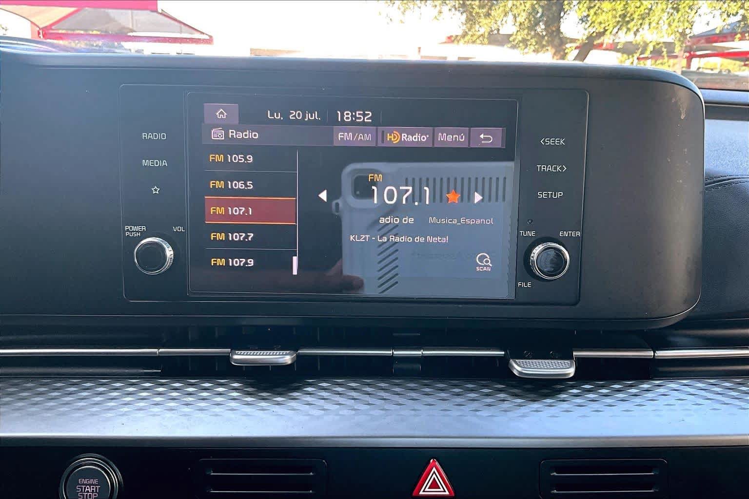 Used 2022 Kia Carnival LX FWD image 31