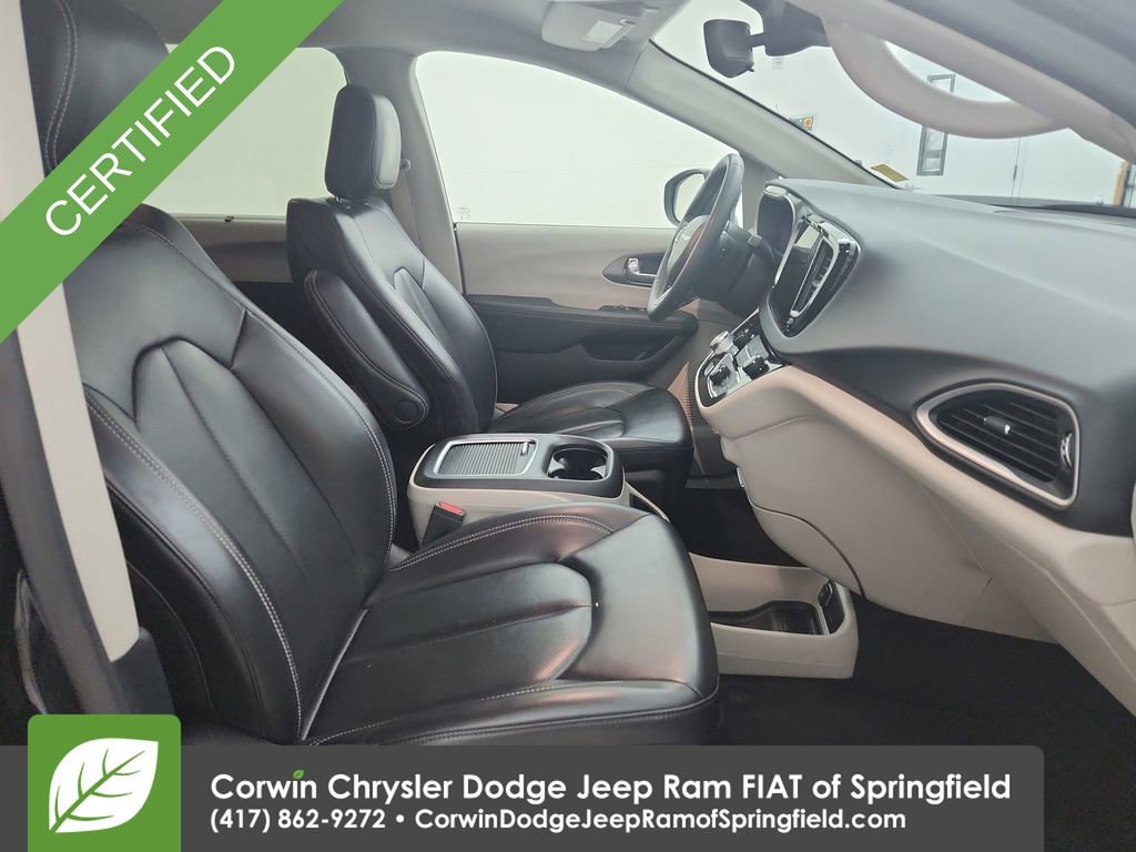 Certified 2023 Chrysler Pacifica Touring-L image 33