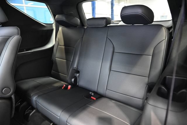 New 2027 Chevrolet Traverse LT w/ Sun and Wheel Package FWD image 12