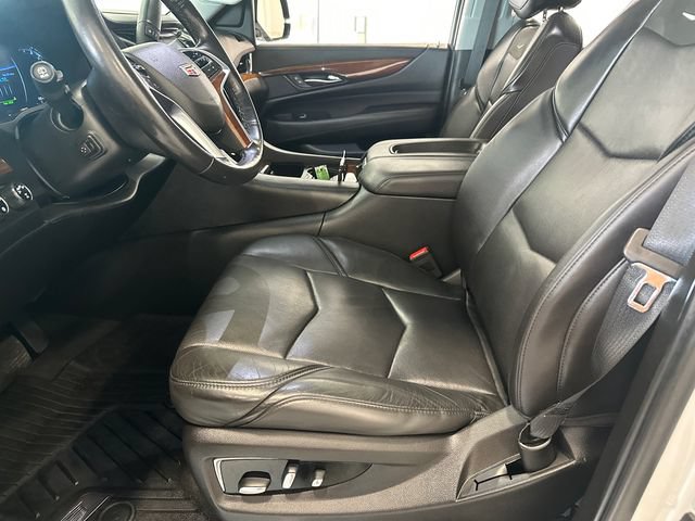 Used 2019 Cadillac Escalade Luxury AWD/4WD image 19