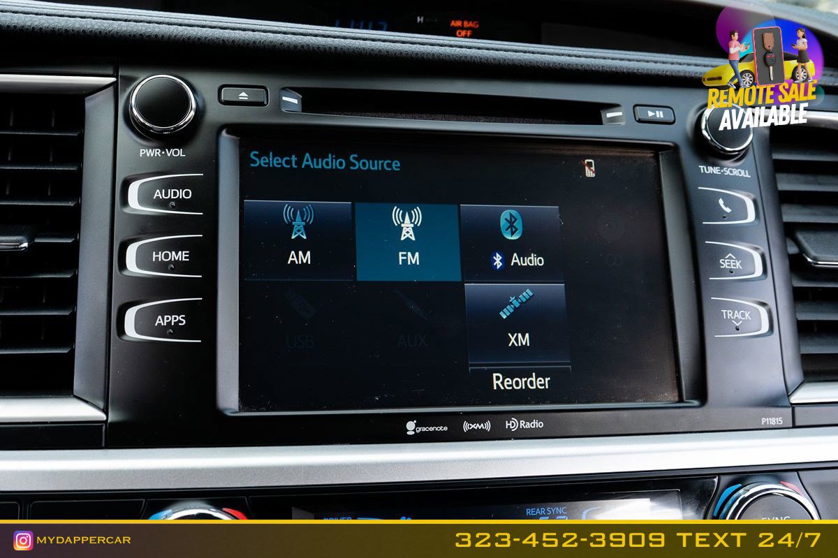 Used 2019 Toyota Highlander Plus w/ Carpet Mat Package (TMS) FWD image 30
