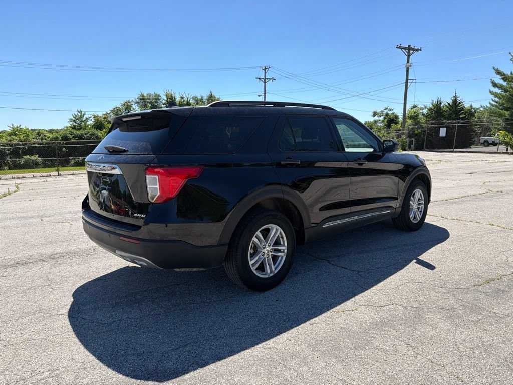 Used 2024 Ford Explorer XLT w/ Equipment Group 202A AWD/4WD image 5