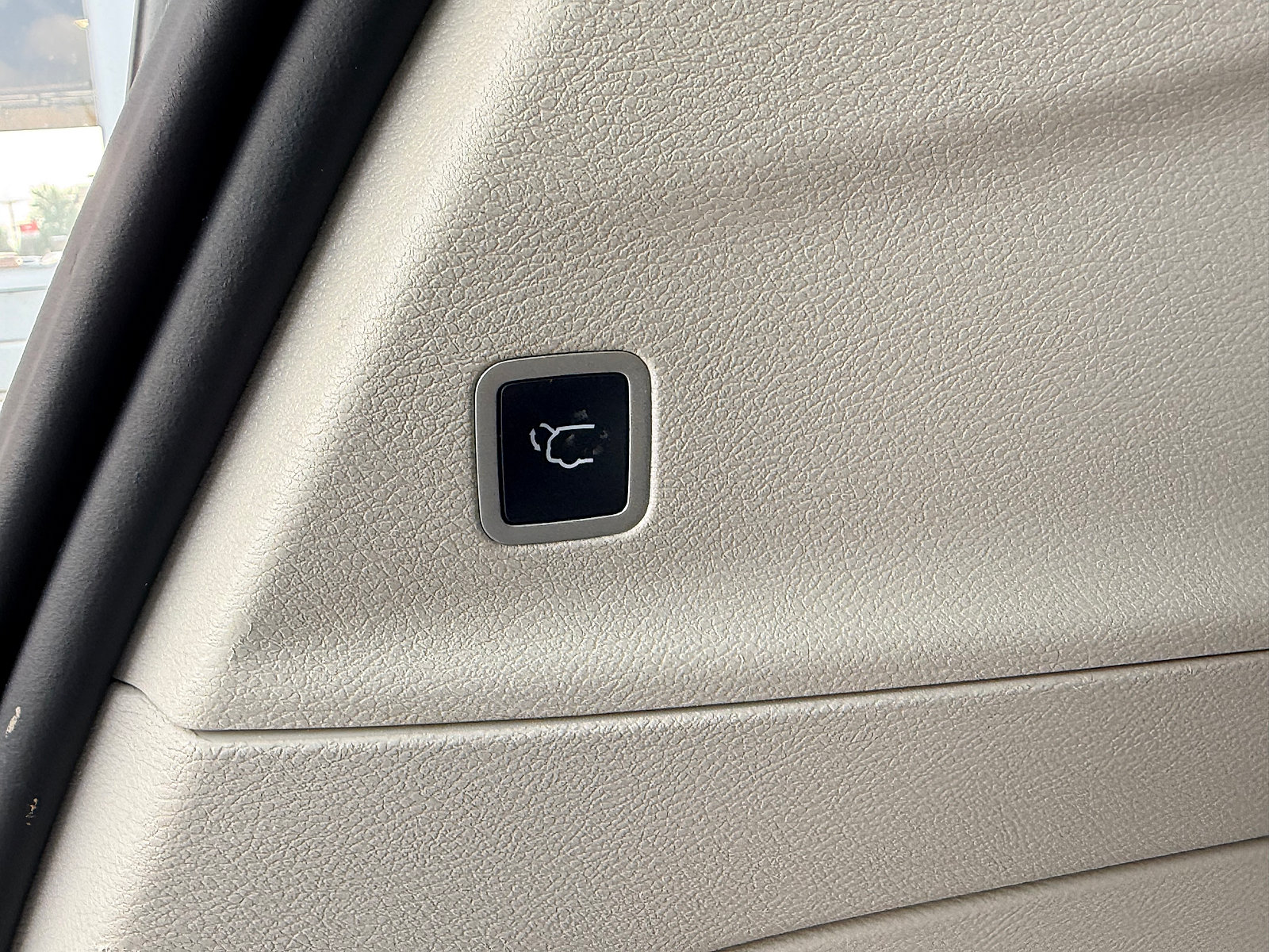 Used 2023 Chrysler Voyager LX FWD image 34