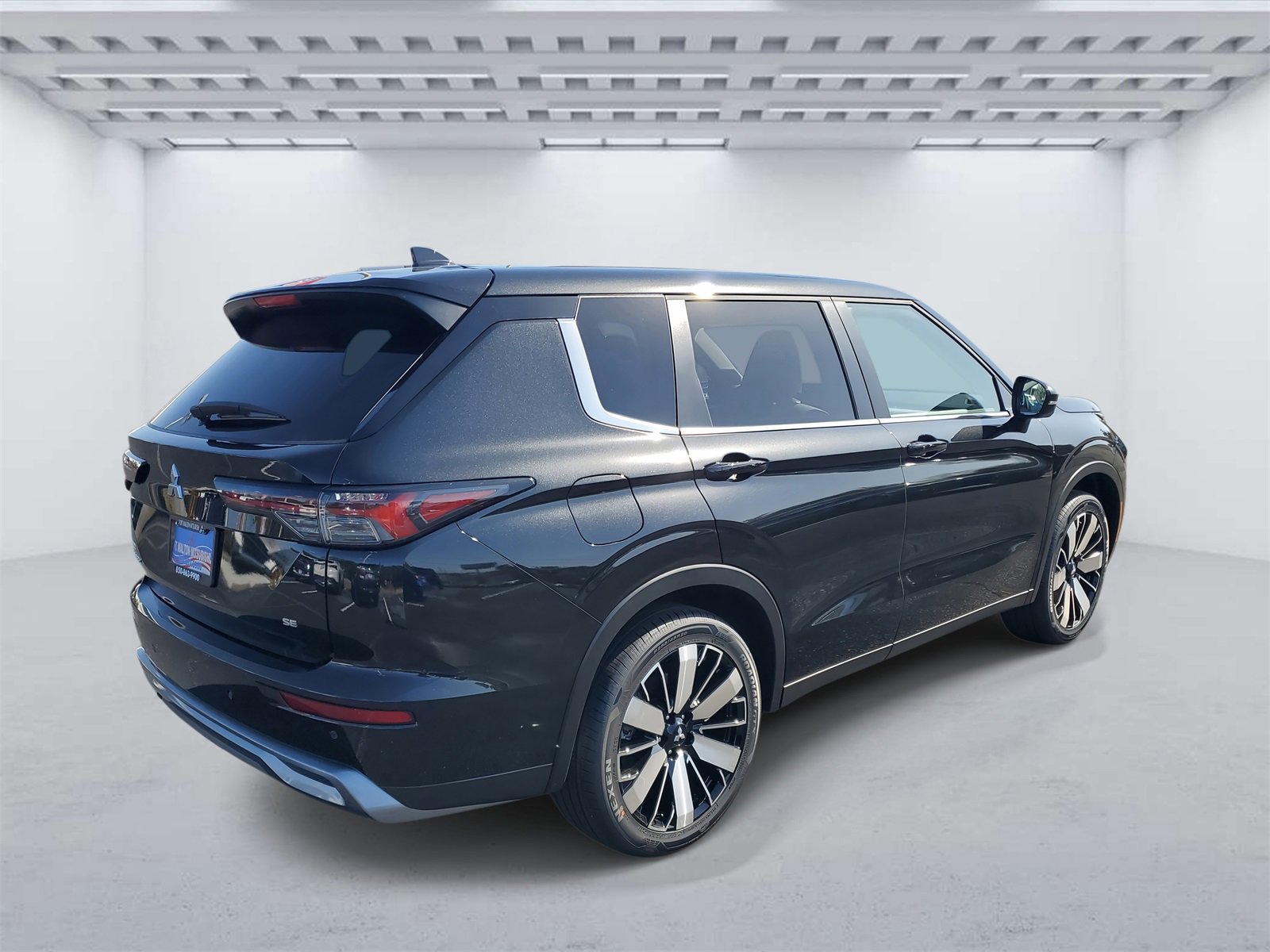 New 2025 Mitsubishi Outlander SE image 4
