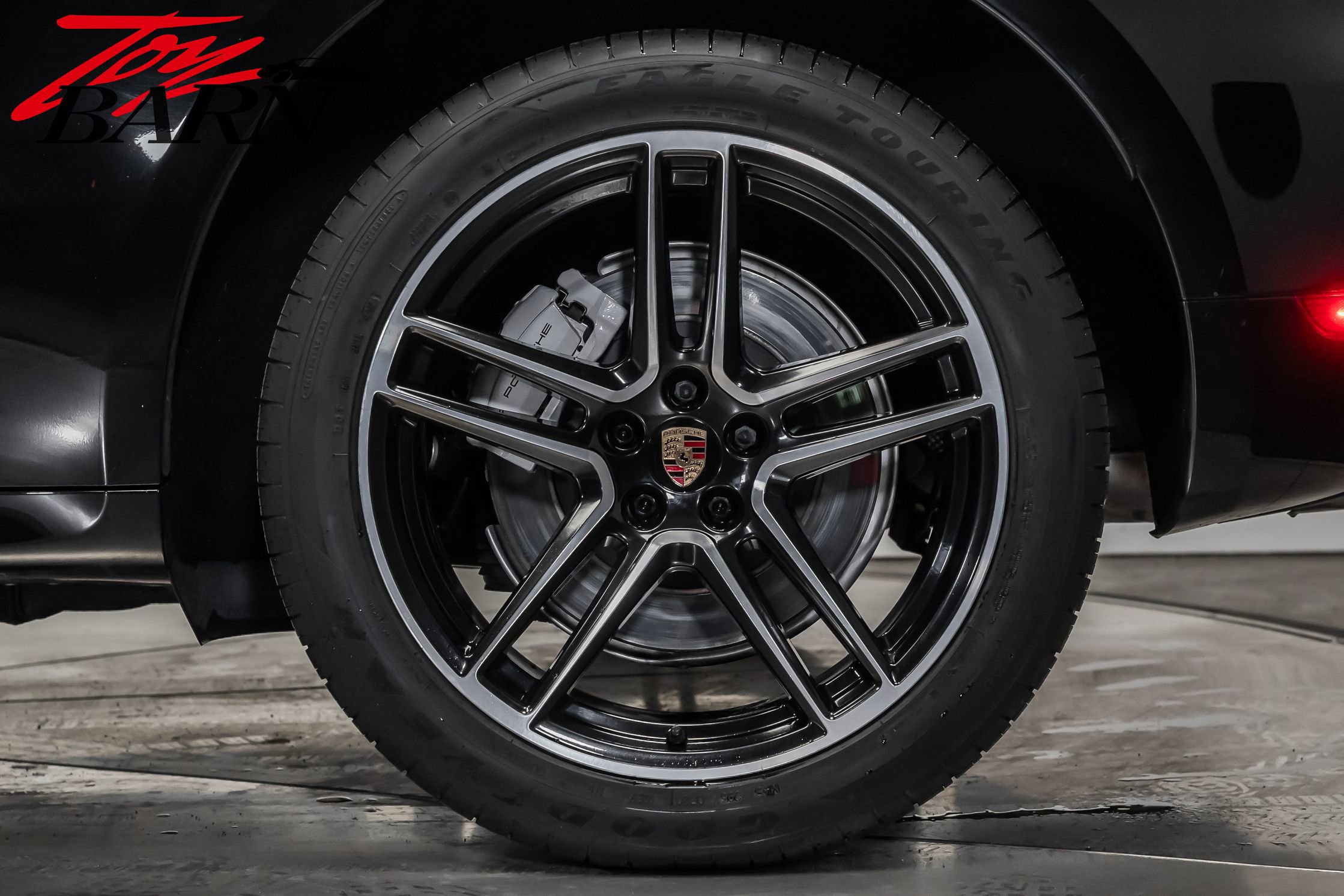 Used 2020 Porsche Macan Turbo image 16