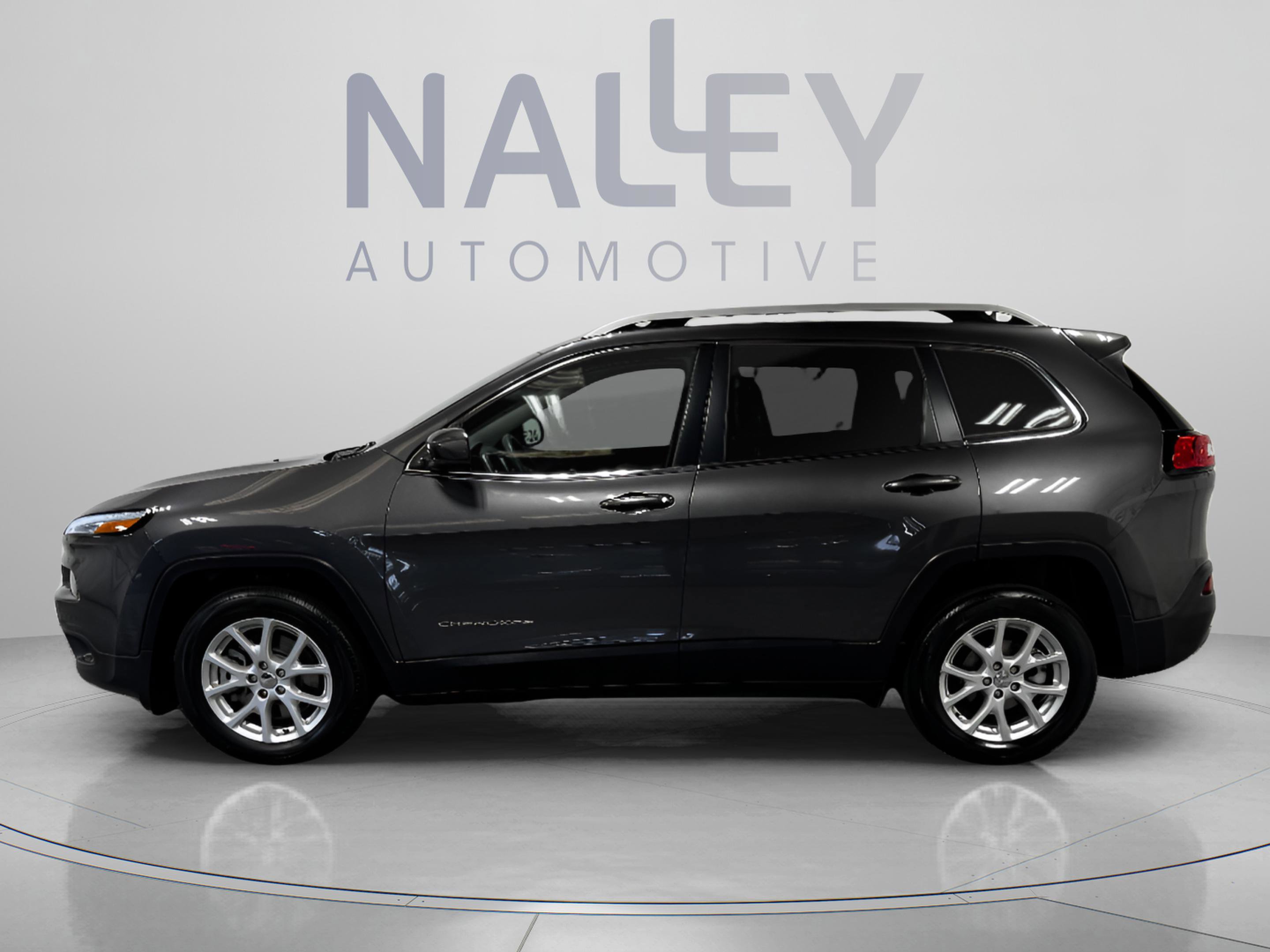 Used 2017 Jeep Cherokee Latitude w/ Safety/Convenience Group FWD image 2