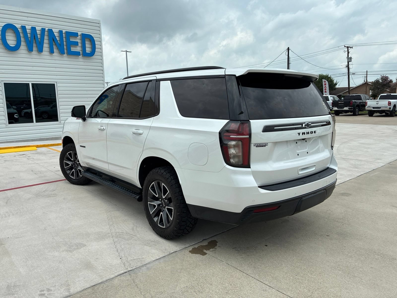 Used 2023 Chevrolet Tahoe Z71 w/ Luxury Package AWD/4WD image 5
