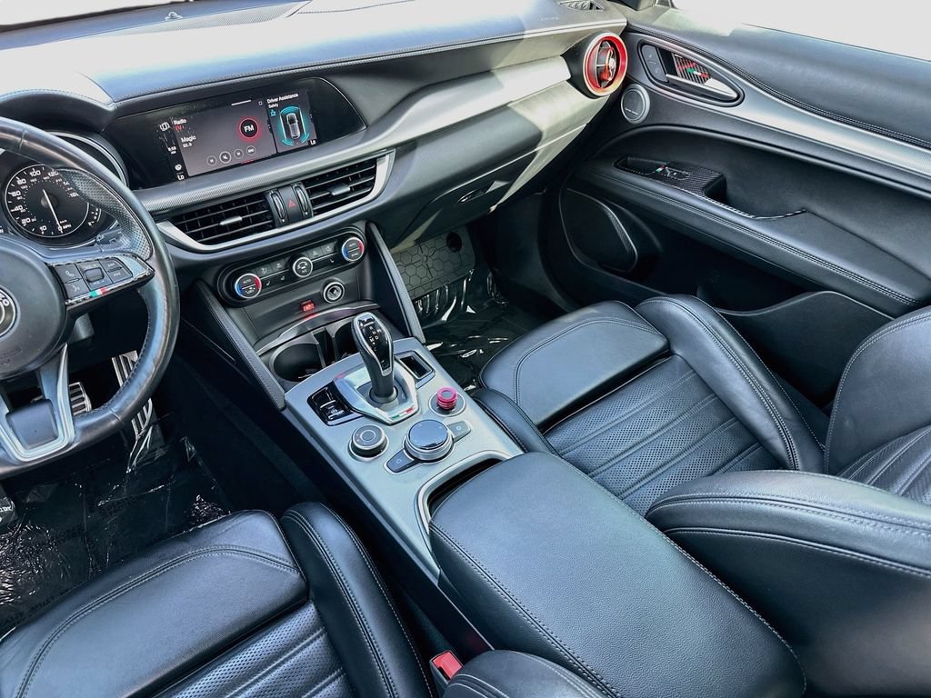 Used 2022 Alfa Romeo Stelvio Veloce AWD/4WD image 24