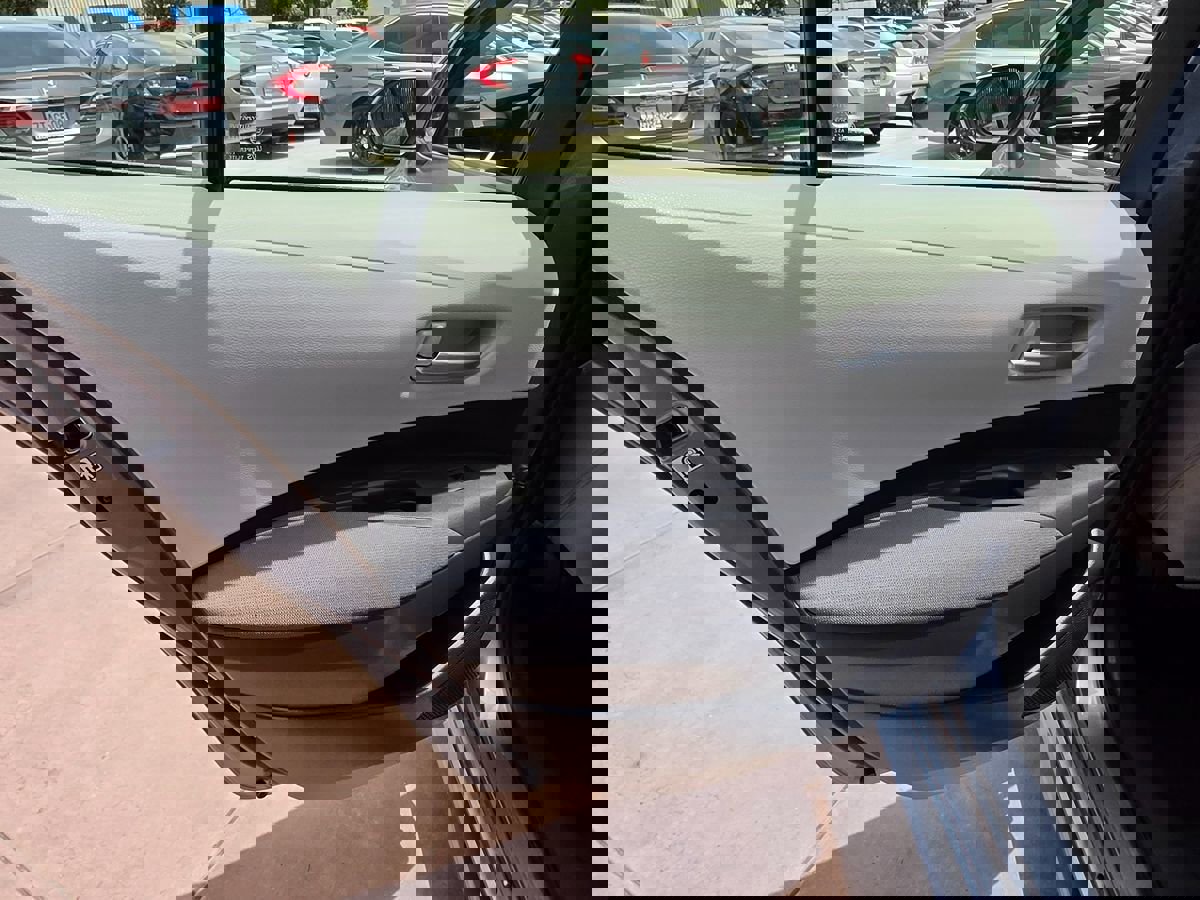 Used 2020 Toyota Corolla LE image 29